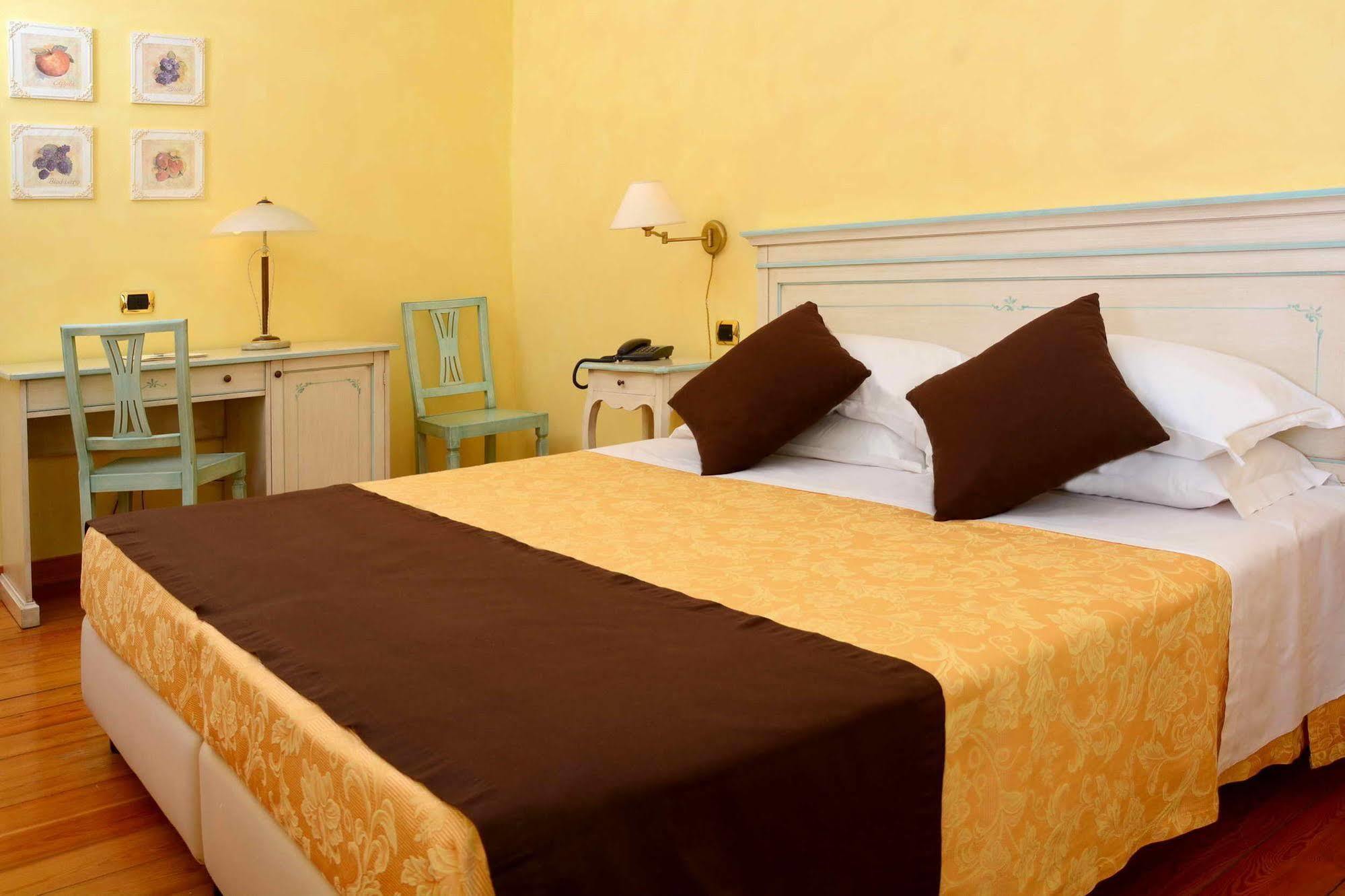 Albergo Dimora Storica Antica Hostelleria Crema Exterior photo